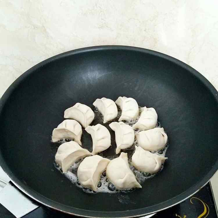 灌汤煎饺步骤12