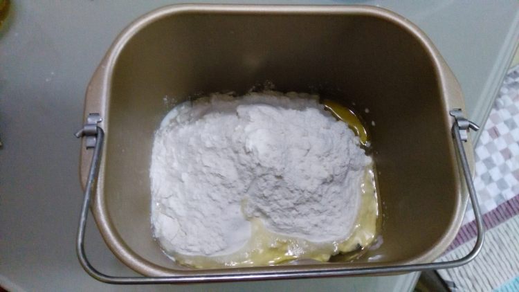 沙拉酱脆皮肠小包菜餐步骤1