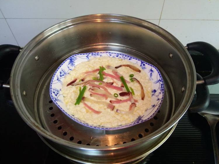 腊肉蒸豆腐步骤8