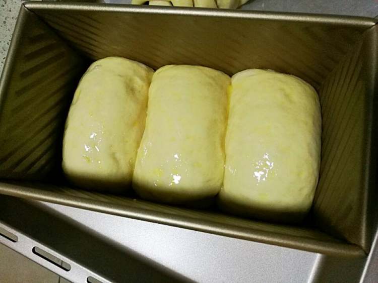 自制肉松吐司步骤8