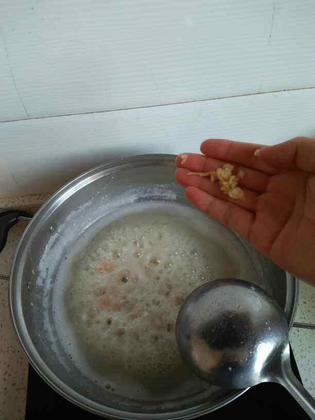 鲜虾粥步骤8