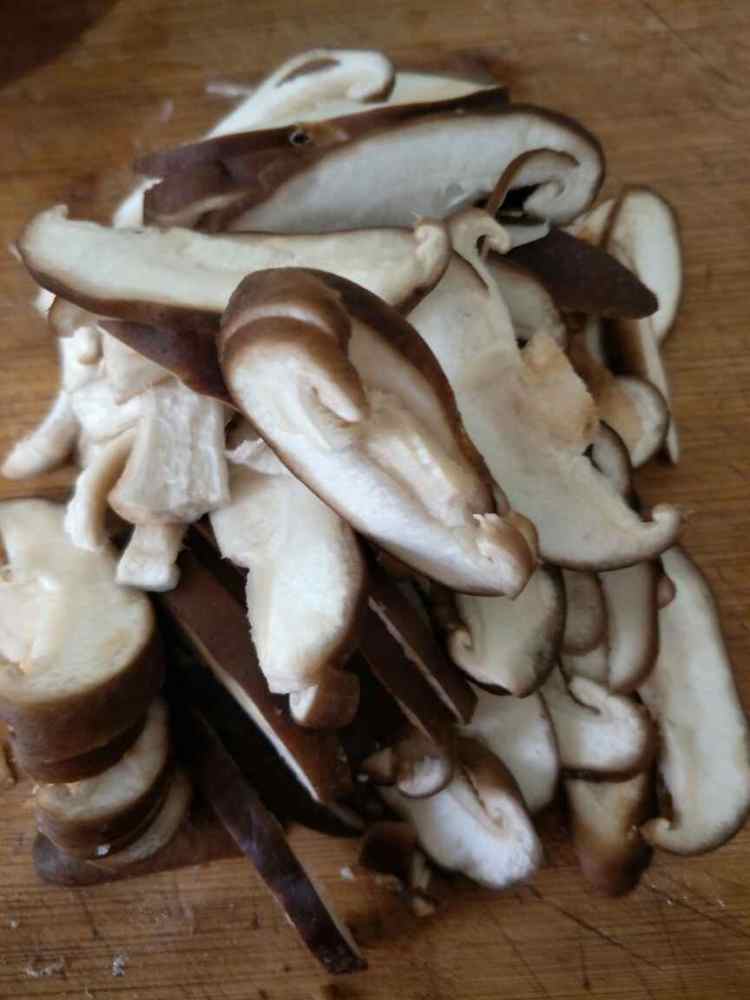 香菇炒青菜步骤1