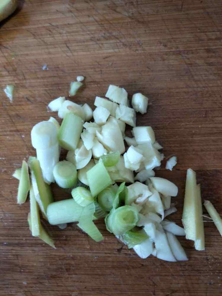 香菇炒青菜步骤3