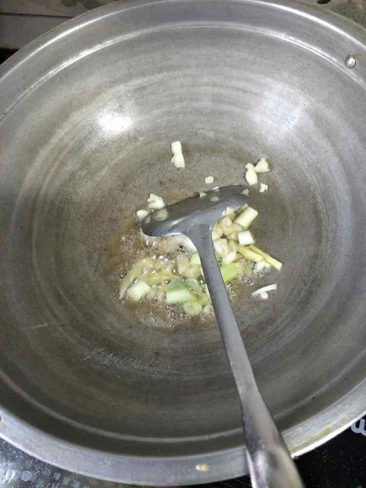 香菇炒青菜步骤4