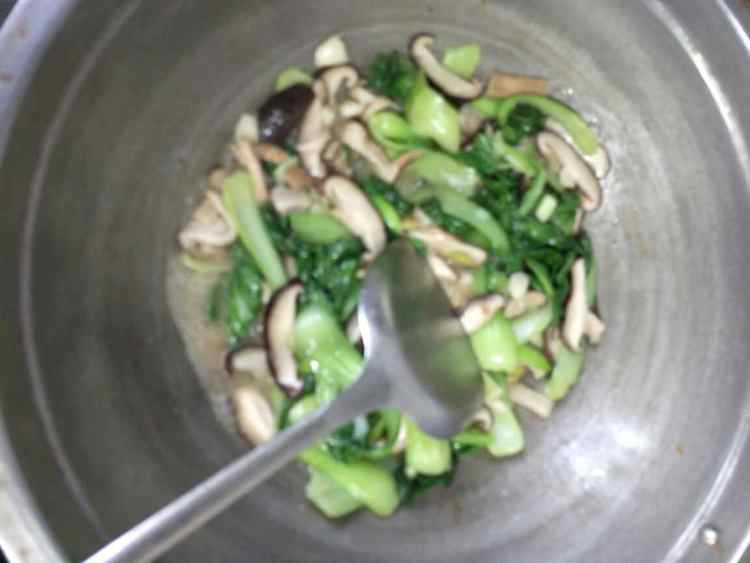 香菇炒青菜步骤8