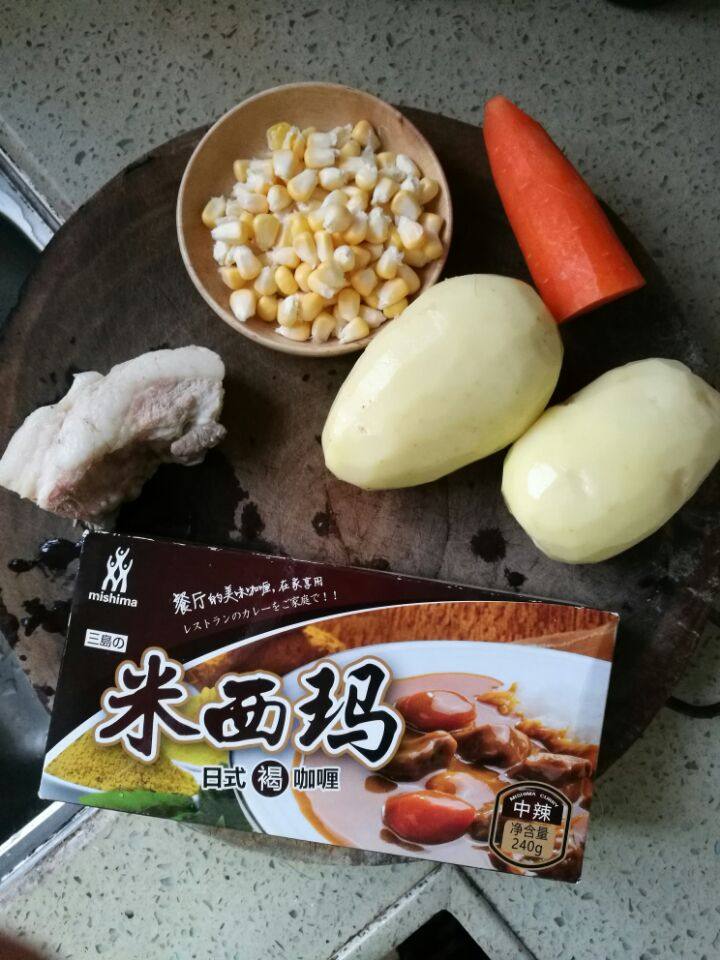 土豆胡萝卜咖哩肉片步骤1