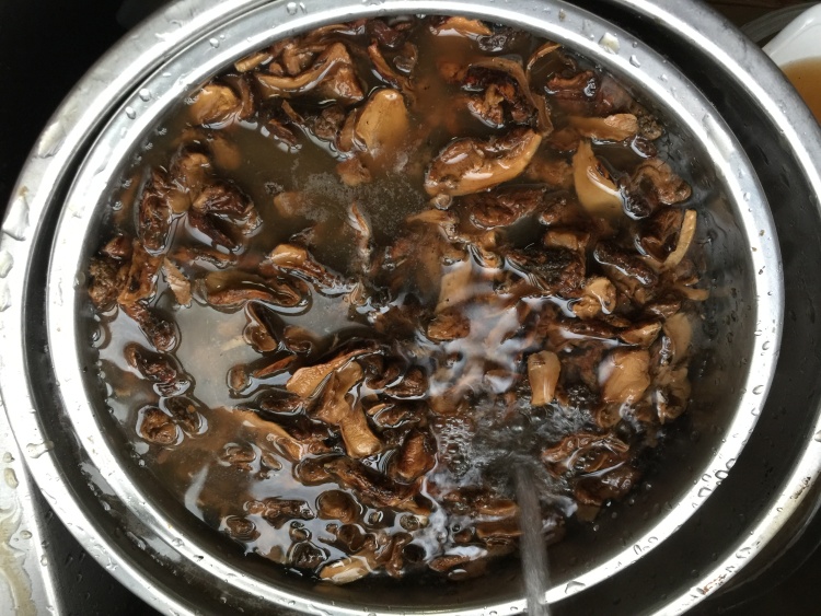 松茸牛肉酱步骤1