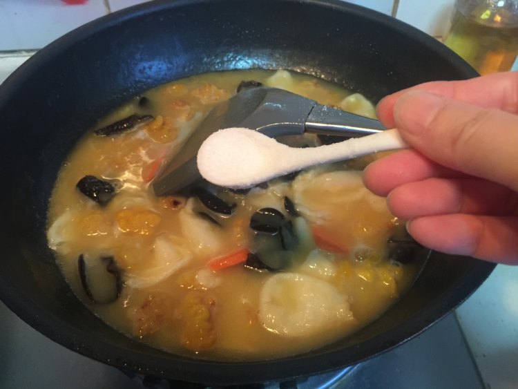 金耳烩鱼肚步骤12