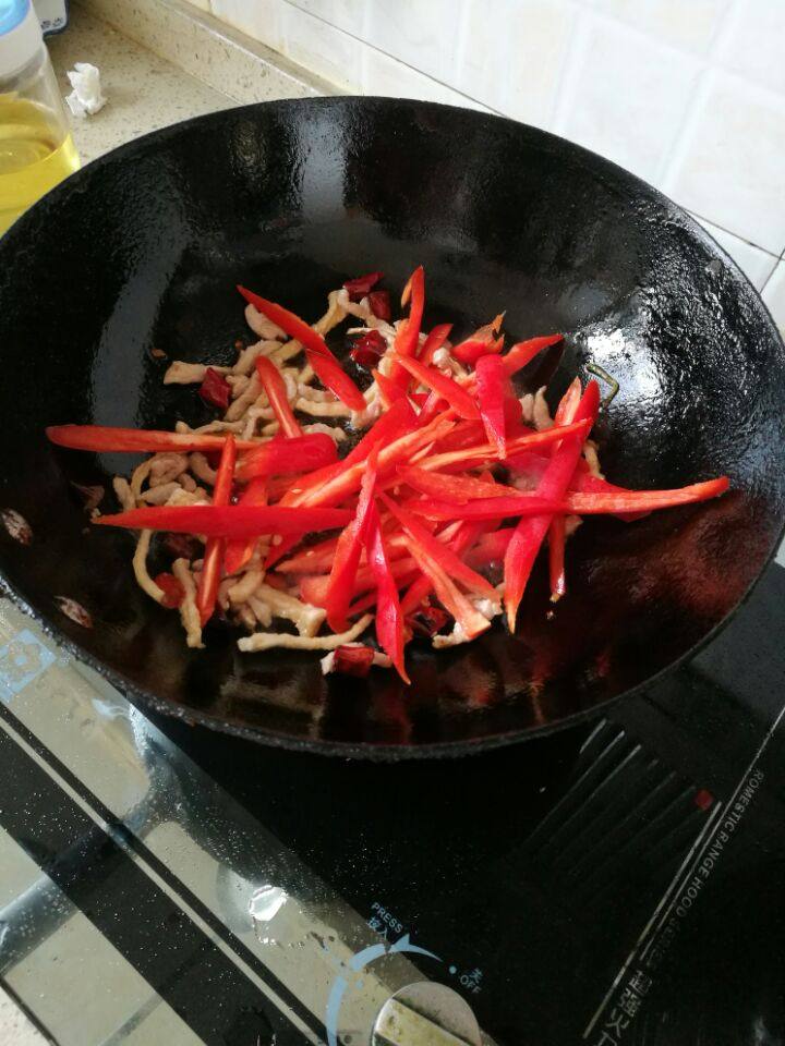 红辣椒炒肉丝步骤4