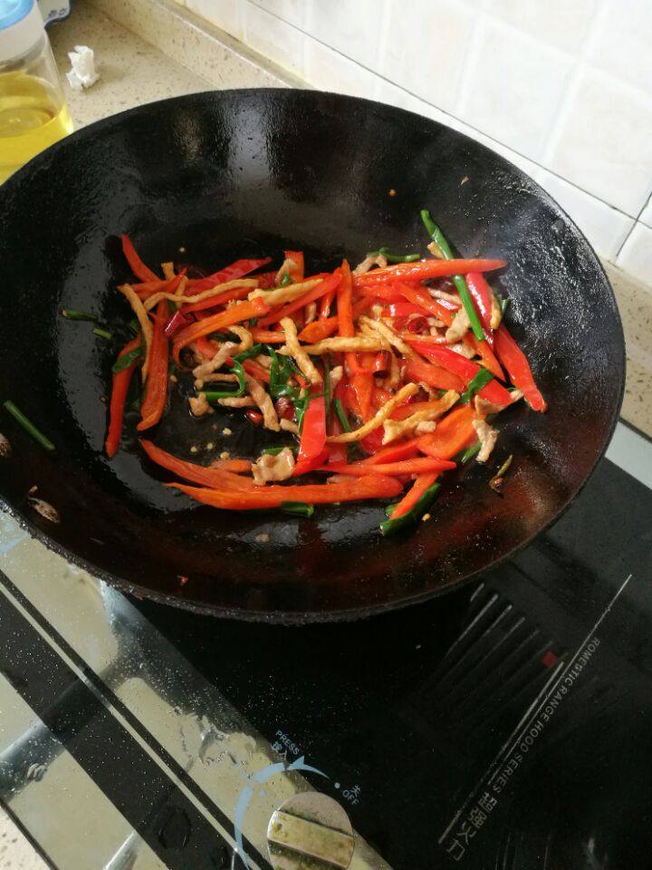红辣椒炒肉丝步骤5
