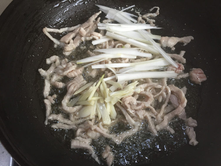 小炒时令蔬菜丝步骤7