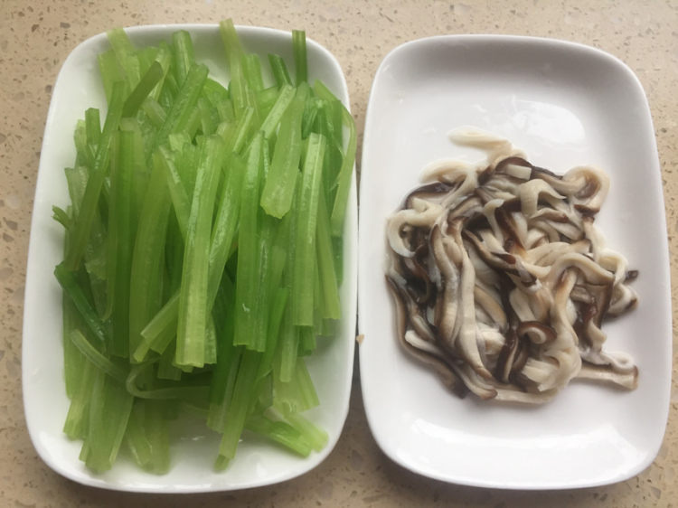 小炒时令蔬菜丝步骤4