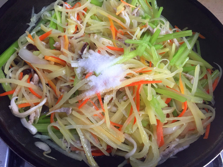 小炒时令蔬菜丝步骤12