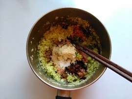 白菜猪肉锅贴步骤5
