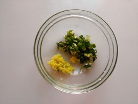 白菜猪肉锅贴步骤4