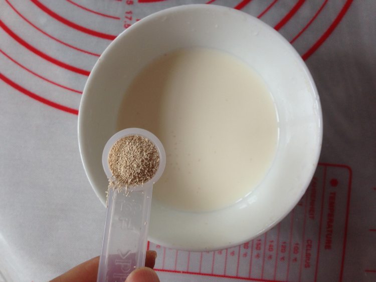 蔓越莓淡奶油软面包步骤2