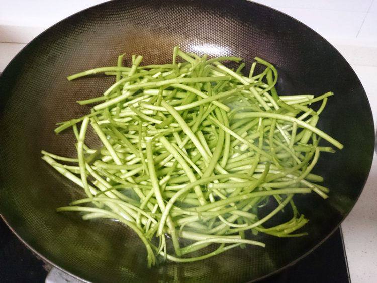 清炒泥蒿步骤5