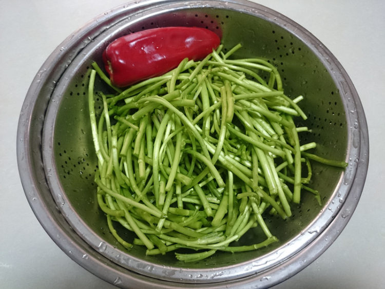 清炒泥蒿步骤2