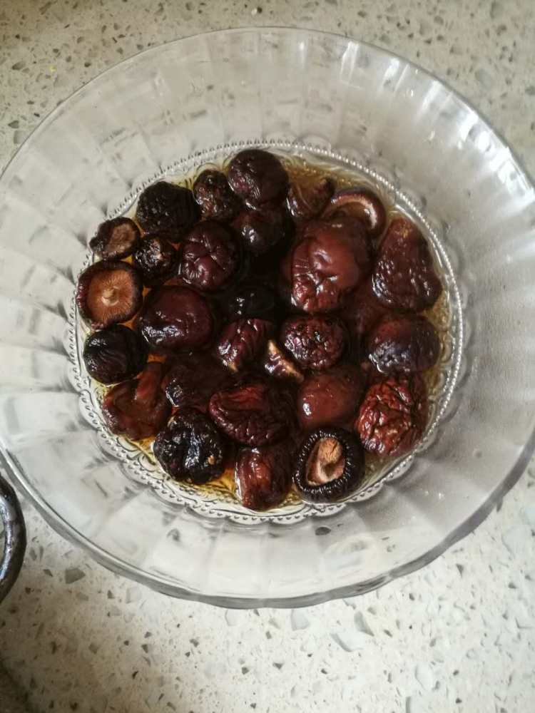 蒸香菇排骨步骤2