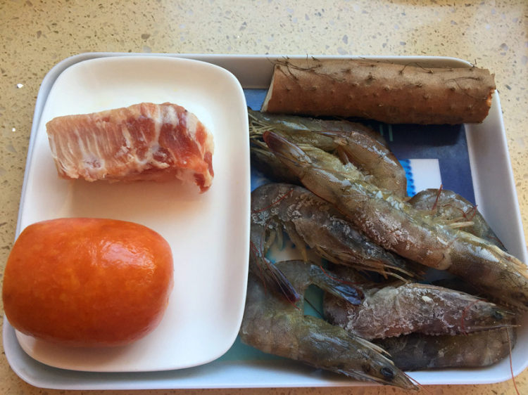 金钱虾饼#本味家乡菜#步骤1