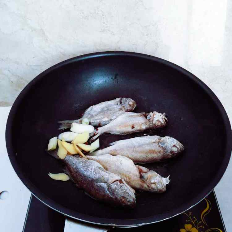 红烧黄花鱼步骤7