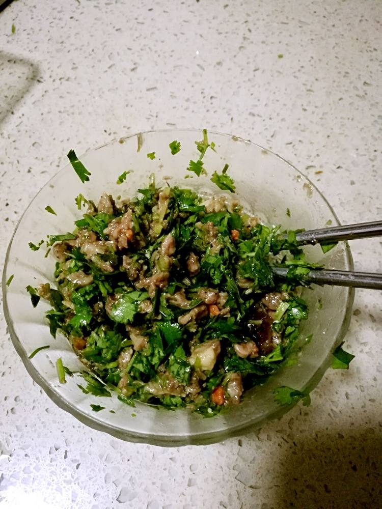 香菜牛肉饼步骤2