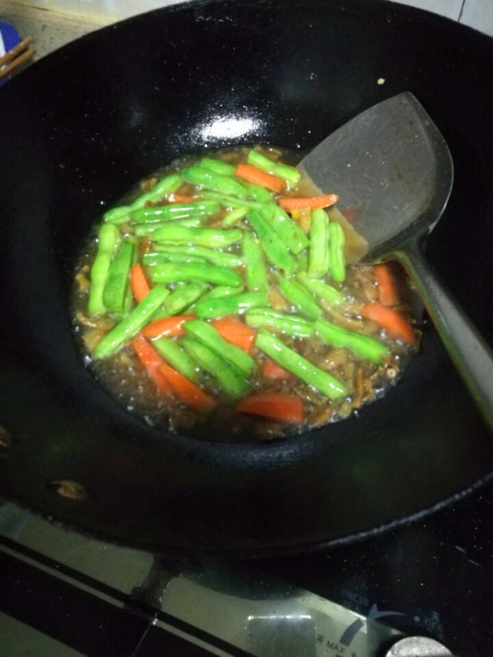 四季豆肉末西红柿鸡蛋步骤5