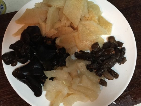 肉皮三鲜汤步骤4