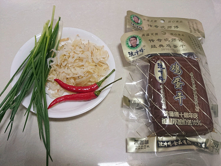 香酥虾皮鸡蛋干#沈师步骤1