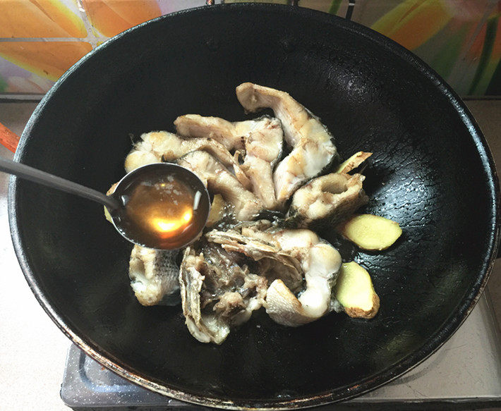 财鱼煲莲藕汤步骤7