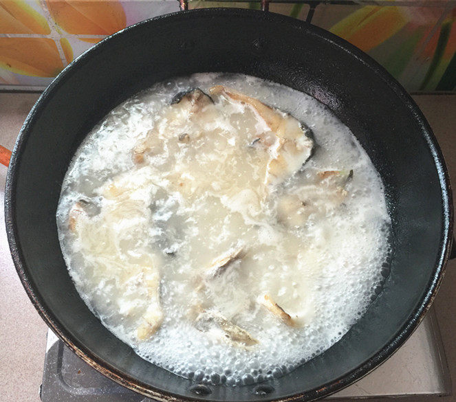 财鱼煲莲藕汤步骤8