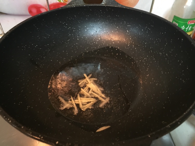 青萝卜丝炖虾步骤6