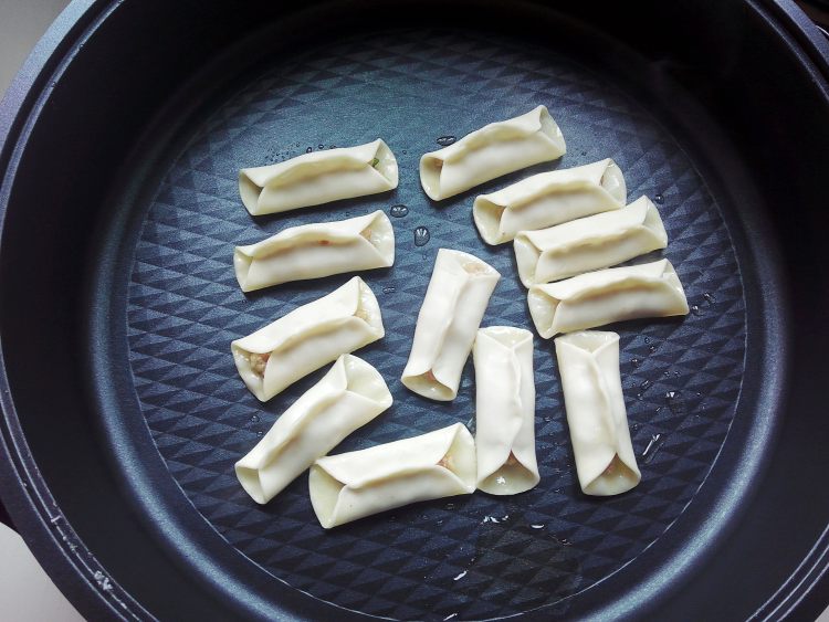 马蹄鲜肉锅贴步骤6