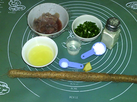 葱香山药鱼饼步骤1