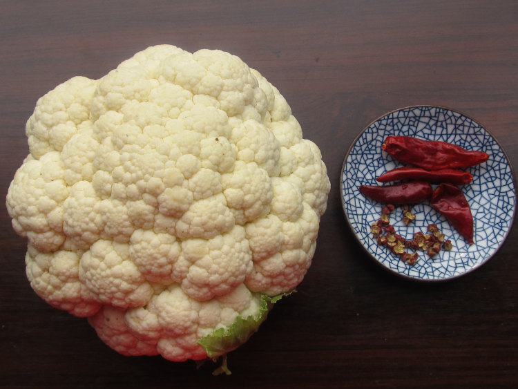 炝炒花菜步骤1