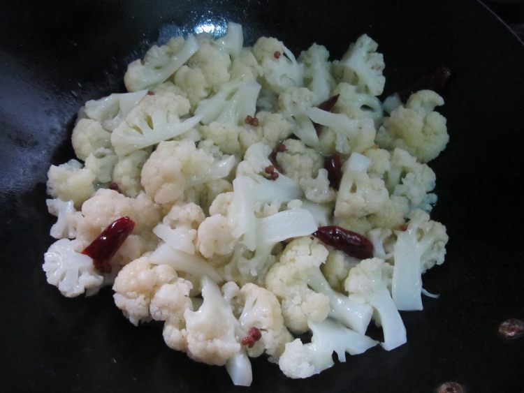 炝炒花菜步骤9