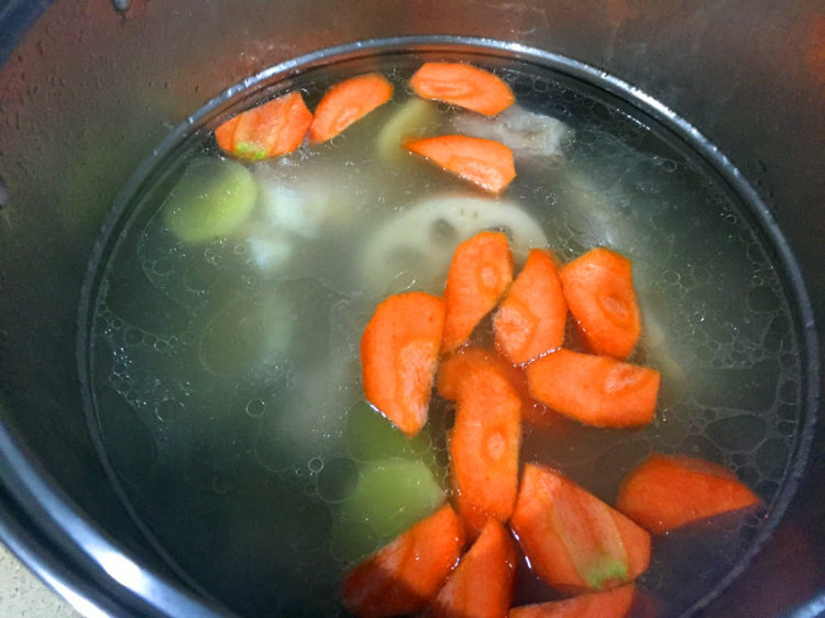 排骨莲藕胡萝卜汤步骤8