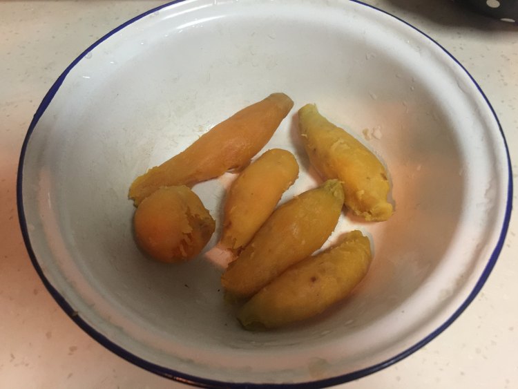 红薯豆沙团步骤1