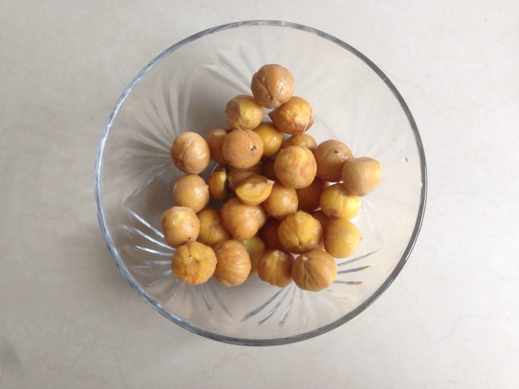 栗子焖鸡步骤1