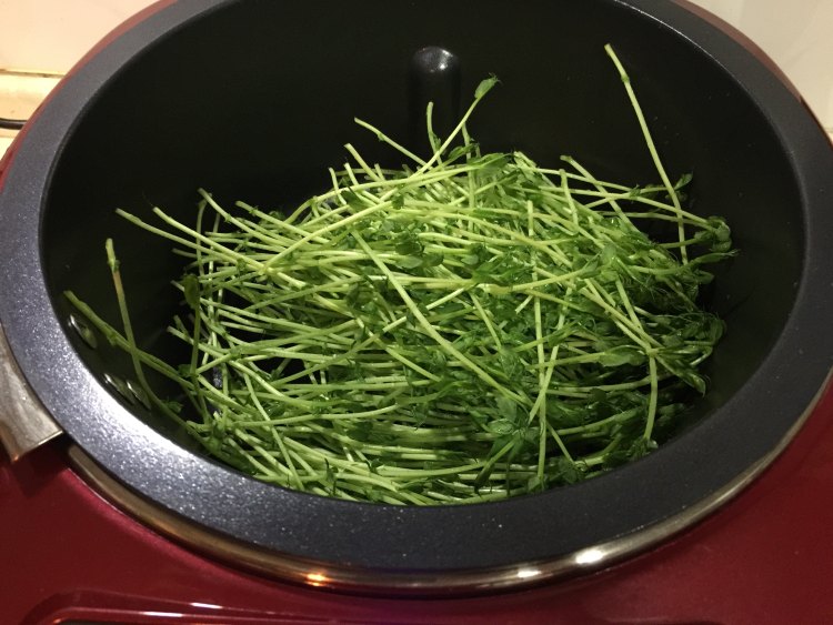 蒜蓉豌豆苗步骤7