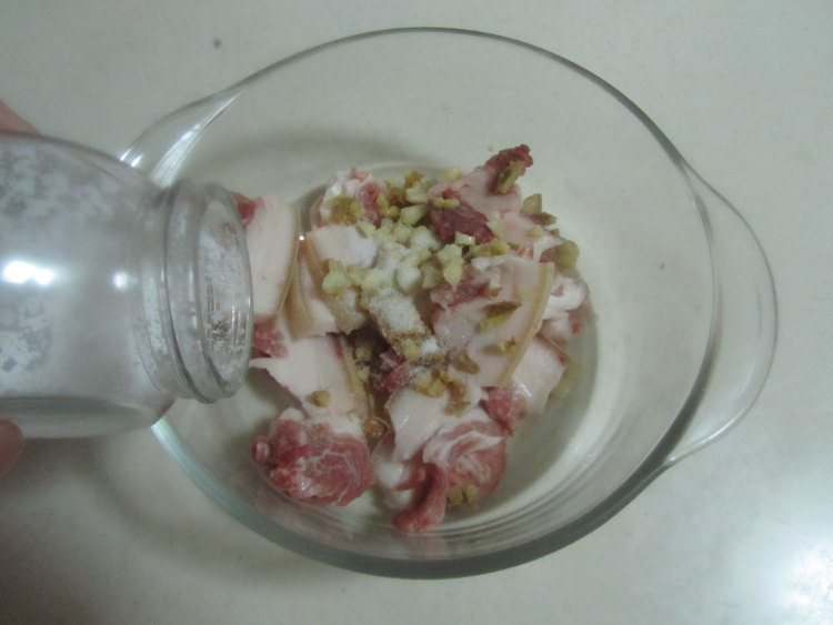 红薯蒸肉步骤1