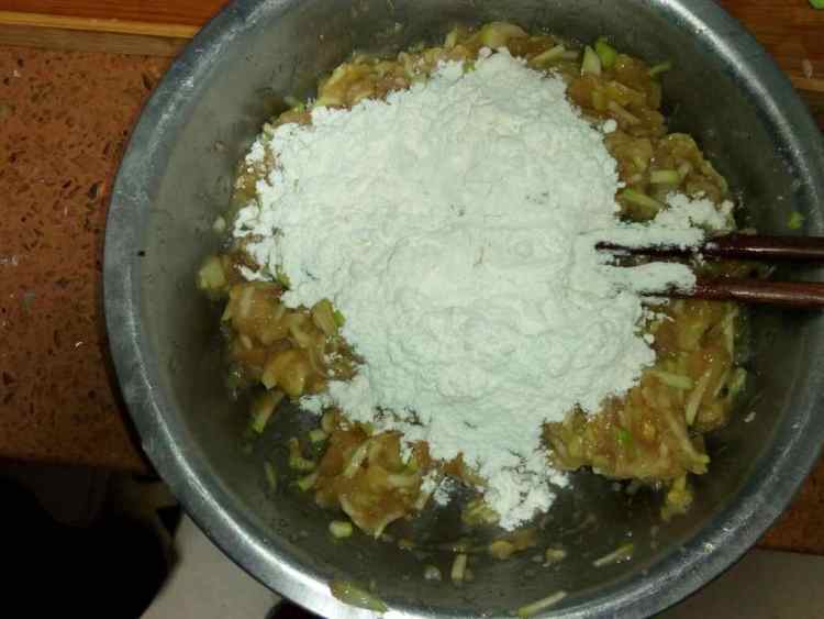 茄汁西胡芦鸡肉饼步骤5
