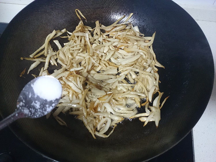 双椒杏鲍茹丝步骤5
