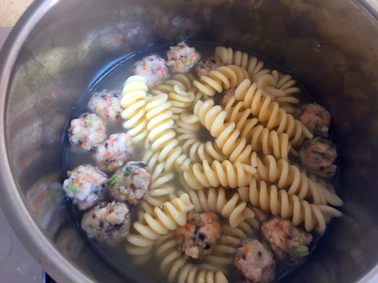 彩疏虾丸烩意面#百味步骤15