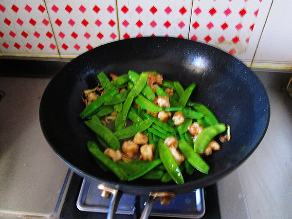 虾仁荷兰豆步骤9