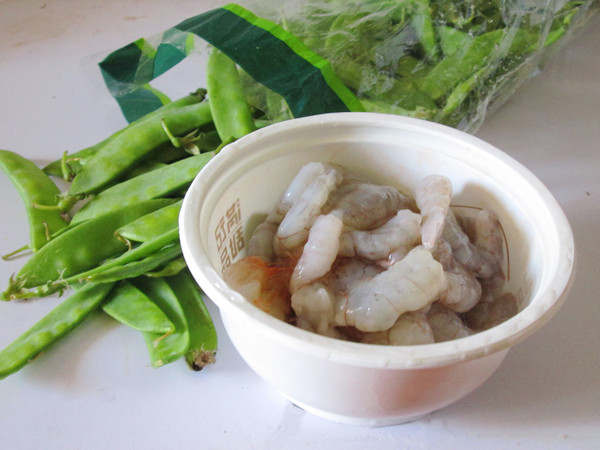 虾仁荷兰豆步骤1