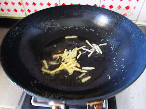虾仁荷兰豆步骤7