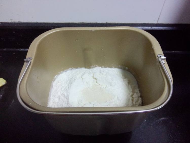 椰丝蜜豆吐司步骤2