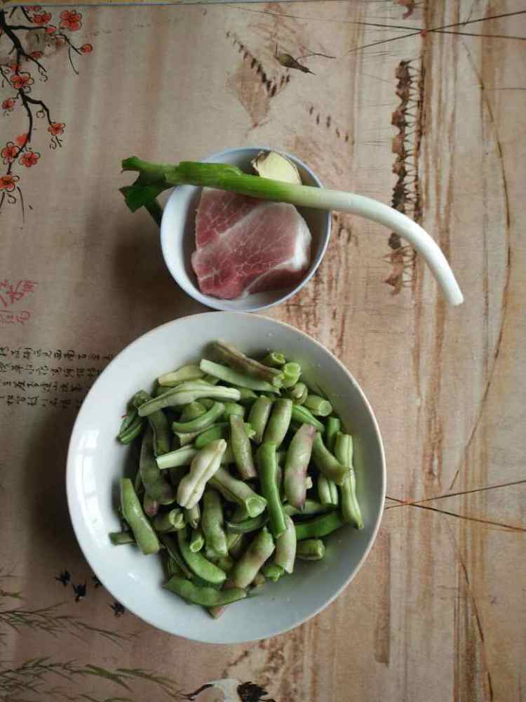 猪肉炖扁豆步骤1