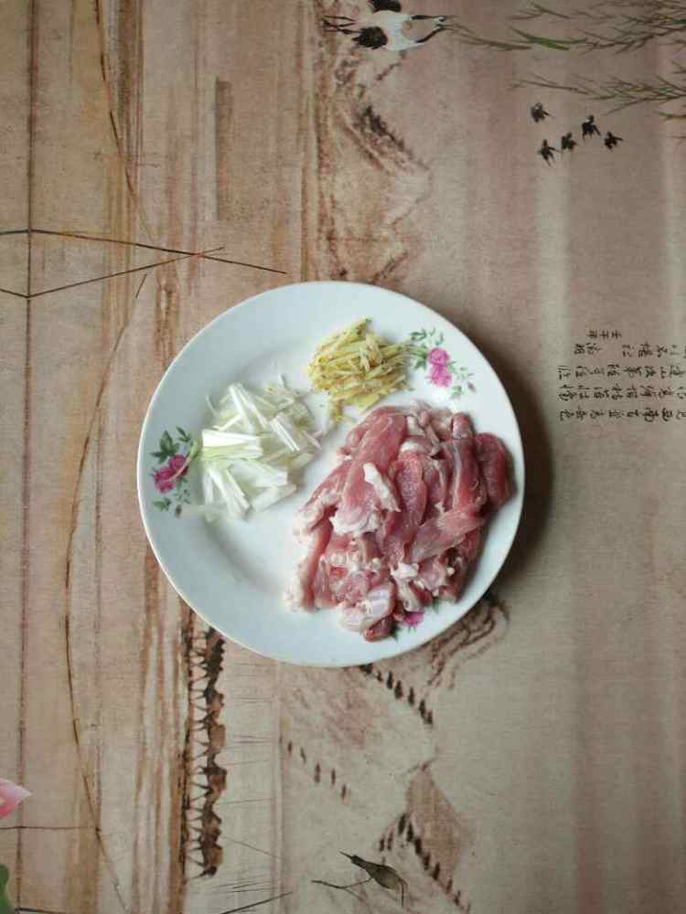 猪肉炖扁豆步骤2